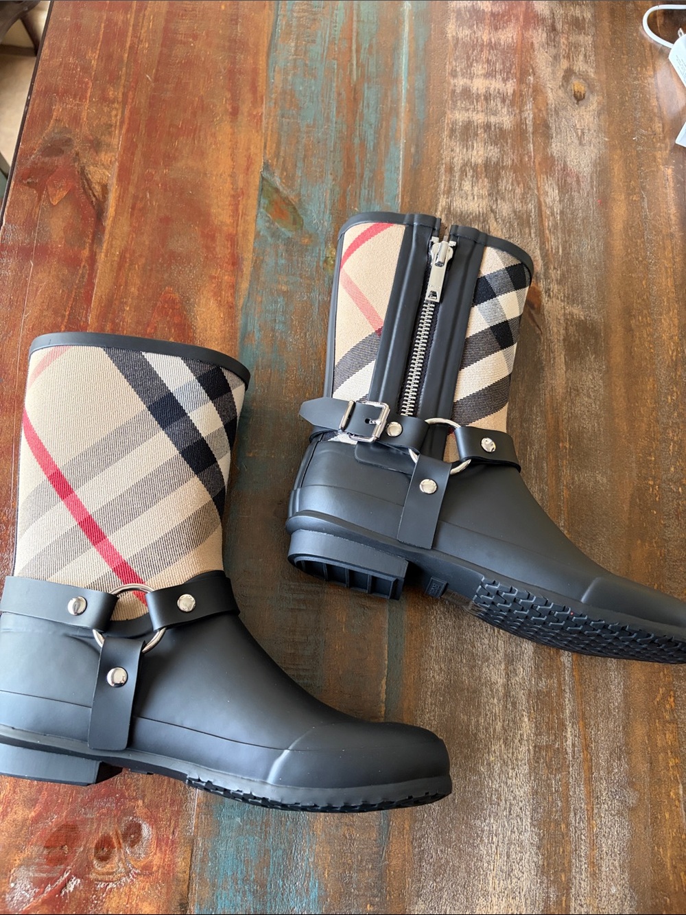 NWT Burberry Zane Black and Beige Plaid Short Rain Boots size 37